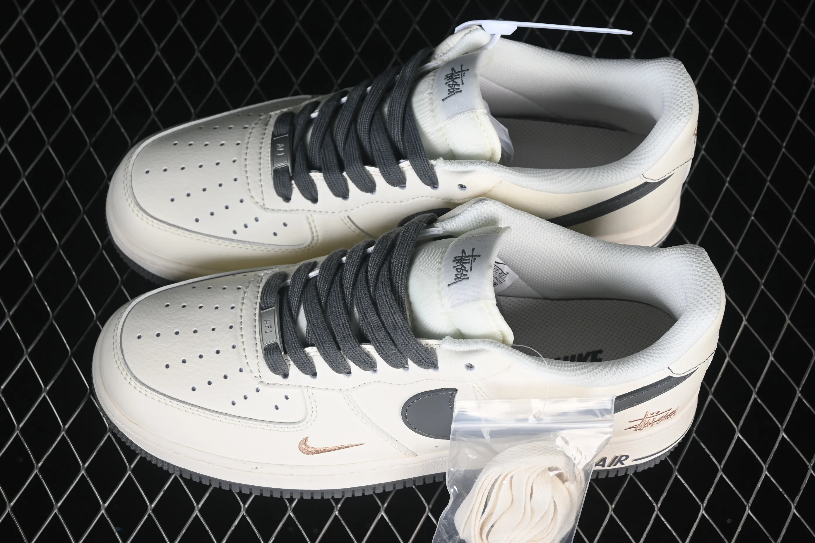 All categories Nk Air Force 1 Air Force series Nk Air Force 1 Low Air Force low-top Nike Air Force 1'07 Low Stusi co-branded rice dark gray gold label Air Force 1 low-top casual sneakers XX3168-223
